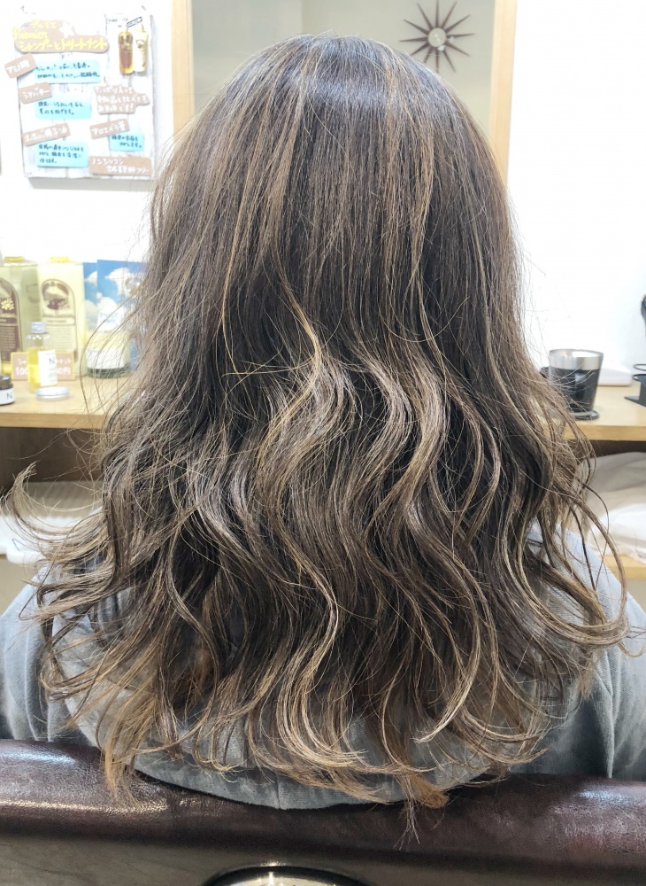 白髪を目立たせなくするハイライトカラーリング 武蔵新城駅の美容室 Peace Hair ピースヘアー